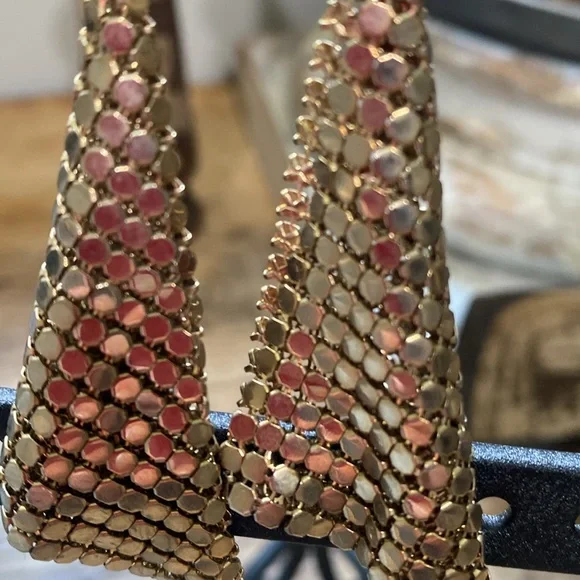 Vintage Gold and Mesh Dangle Earrings - Picture 3 of 8